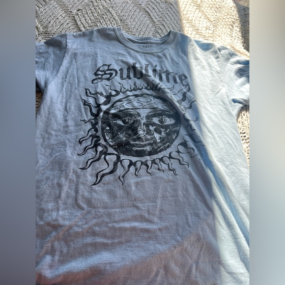 women’s graphic tee - Picture 1 of 2